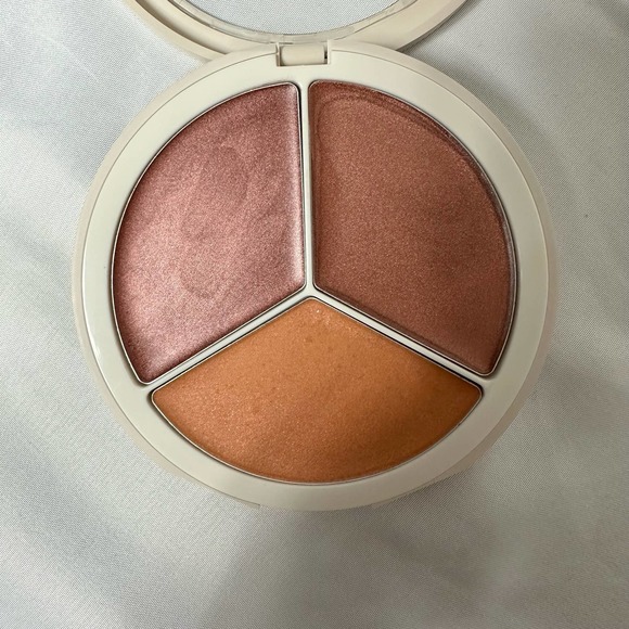 🚫SOLD🚫 Host Pick 💫  NWT ohii soft glow highlighter - sheer- dewy -gold charge - Picture 6 of 10